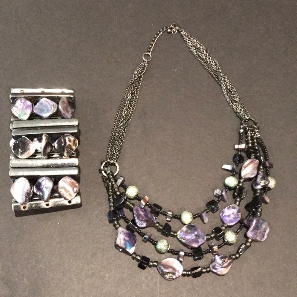 Necklace and bracelet set